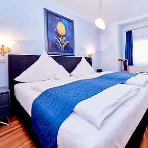 Standard Zimmer mit Kingsize-Bett
